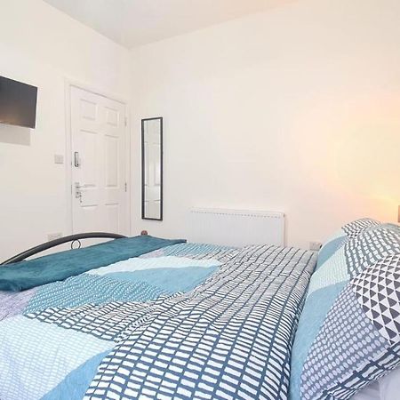 Spacious Room In Manor Park Londres Exterior foto
